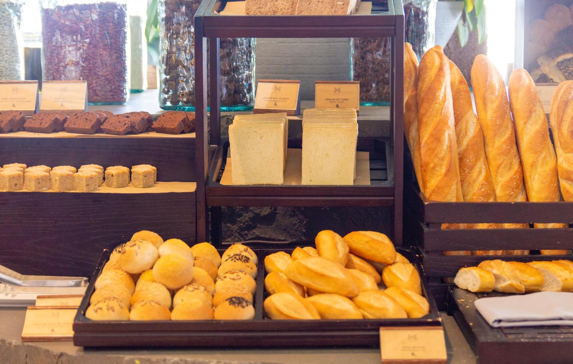 M Hotel Danang Exterior foto Bread and cheese